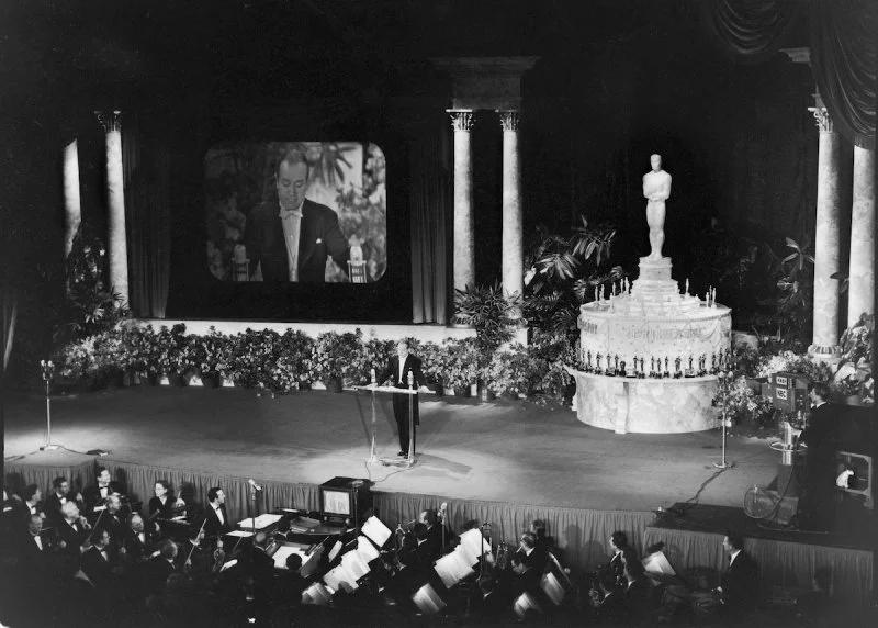 Bob Hope, gazda primei ceremonii televizate, Hollywood, California, 19 martie 1953.