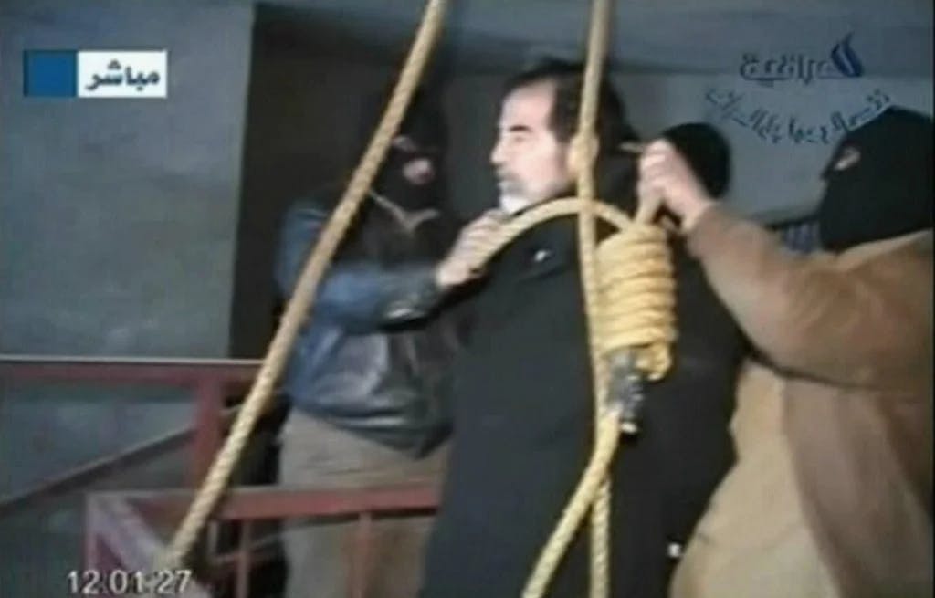Saddam Hussein în momentul execuției