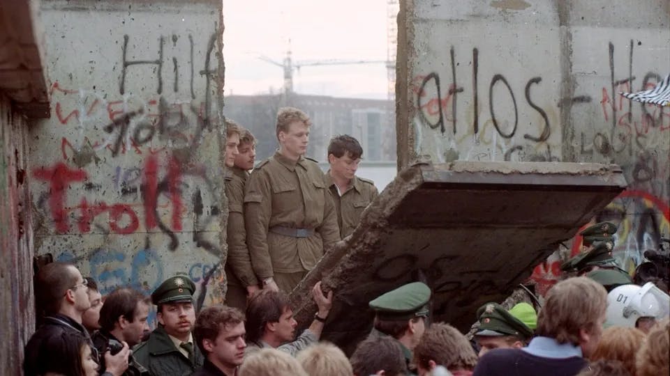 Dărâmarea Zidului Berlinului