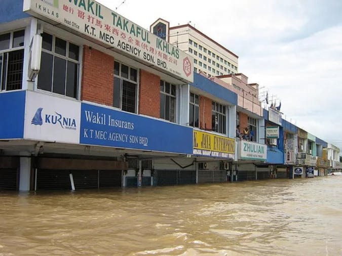Orașul Kota Tinggi în timpul inundațiilor