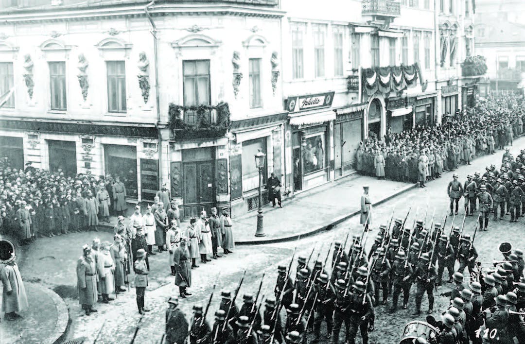 Trupele germane intrând în București